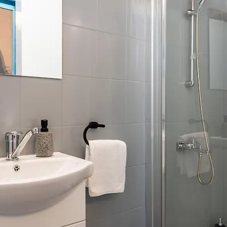 Blue Haven - 2-br Artistic Escape In