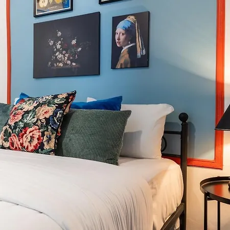 Blue Haven - 2-br Artistic Escape In Apartament