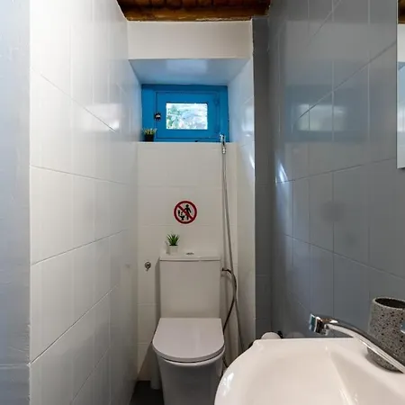 Апартаменти Blue Haven - 2-br Artistic Escape In