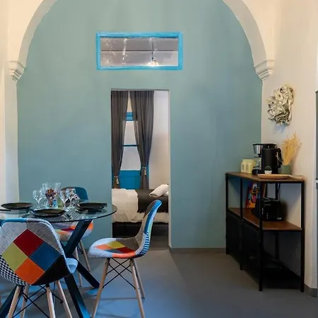 Blue Haven - 2-br Artistic Escape In Appartement *