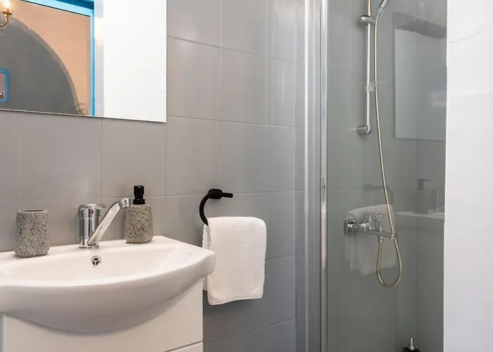 Blue Haven - 2-br Artistic Escape In