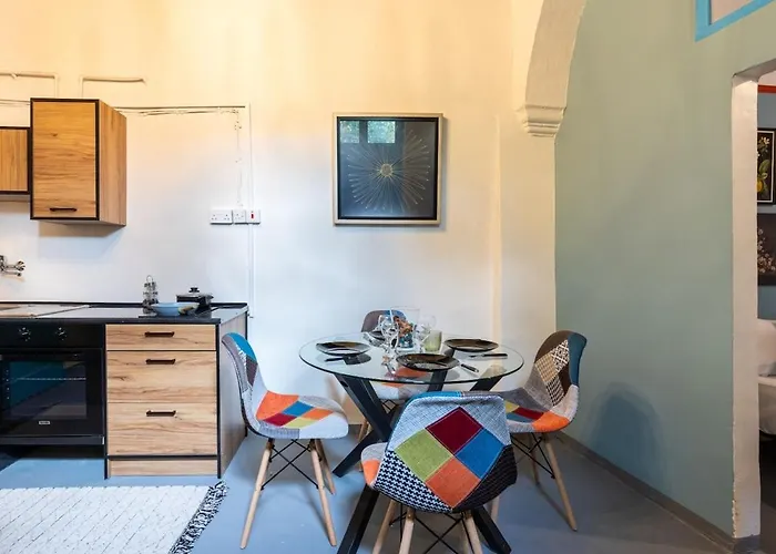 Blue Haven - 2-br Artistic Escape In Apartmán