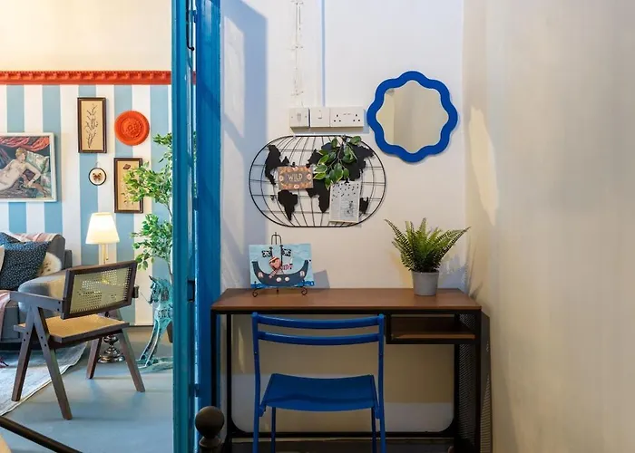 Blue Haven - 2-br Artistic Escape In Apartment