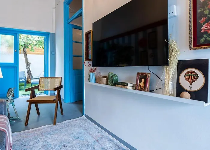 Blue Haven - 2-br Artistic Escape In Larnaca